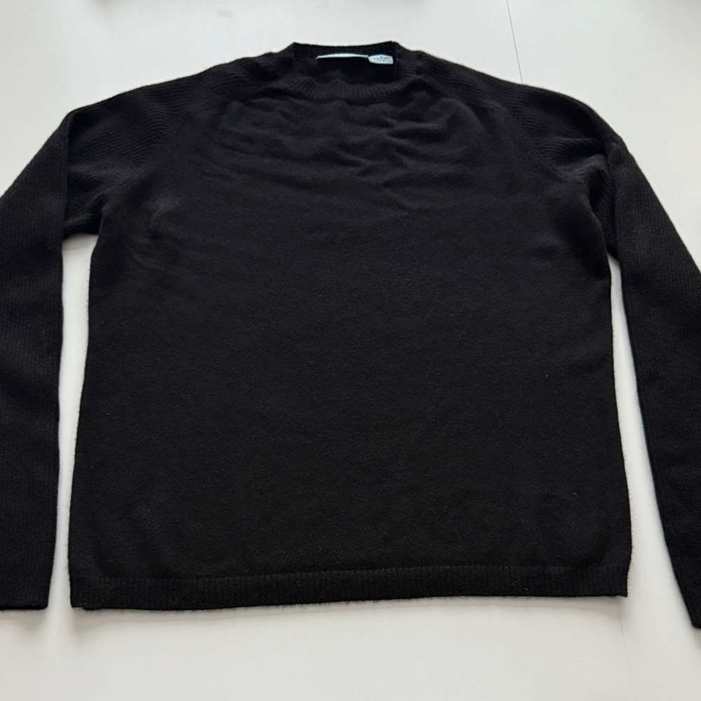 Men’s cashmere sweater size large. Black crewneck.  Straight bottom.